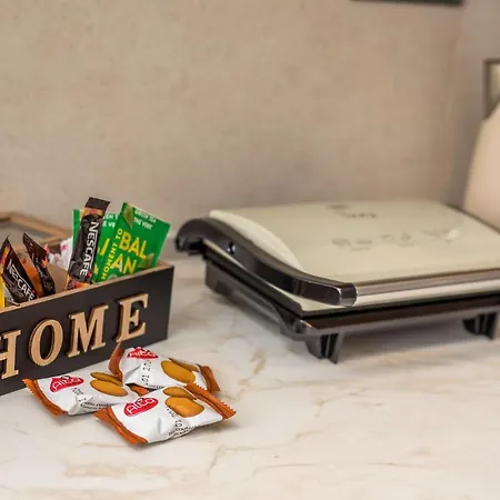 M&e Apartment *